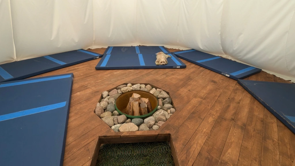 Tipi palapinės vidus